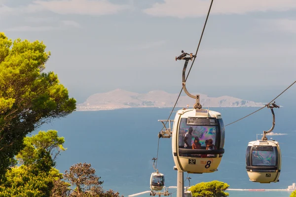 Linbana från Trapani upp till Erice på Sicilien, Italien — Stockfoto