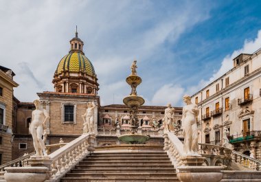 Piazza Pretoria Palermo, Sicilya, İtalya'nın merkez kareler biridir