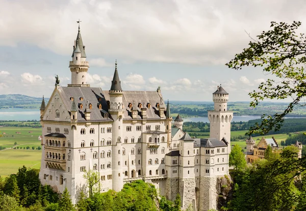 Slottet Neuschwanstein ligger nära Füssen i sydvästra Bayern, Tyskland. — Stockfoto