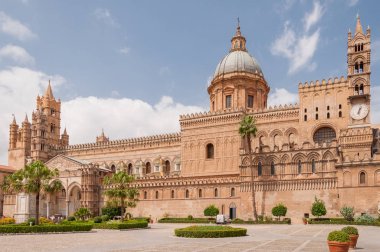 Palermo, İtalya - Eylül, 7 2015: Palermo katedral Palermo, Sicilya, İtalya'da bulunan Roma Katolik katedral kilise olduğunu..