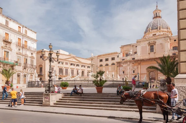 Piazza Pretoria est l'une des places centrales de Palerme, Sicile, Italie — Photo