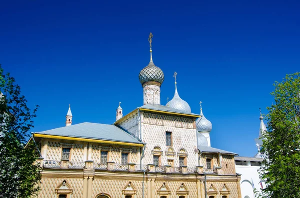 Iglesia de Hodegetria - una de las iglesias en el Kremlin de Rostov, provincia de Yaroslavl, Rusia — Foto de Stock