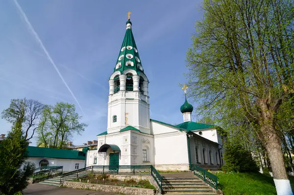 Iglesia rusa en Yaroslavl, Rusia. Anillo de oro de Rusia — Foto de Stock