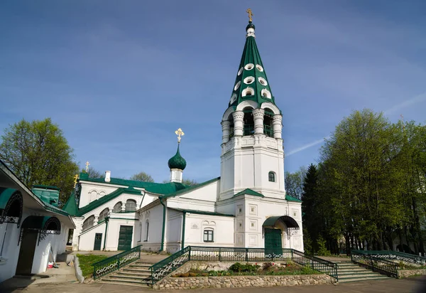 Iglesia rusa en Yaroslavl, Rusia. Anillo de oro de Rusia — Foto de Stock