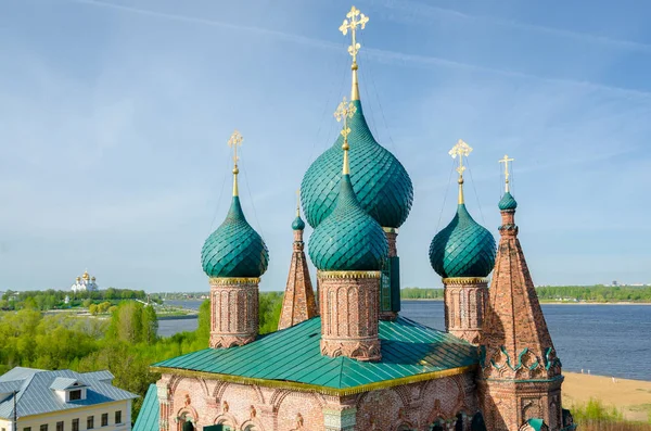 Cúpulas da Igreja de São João Crisóstomo em Yaroslavl, Rússia . — Fotografia de Stock