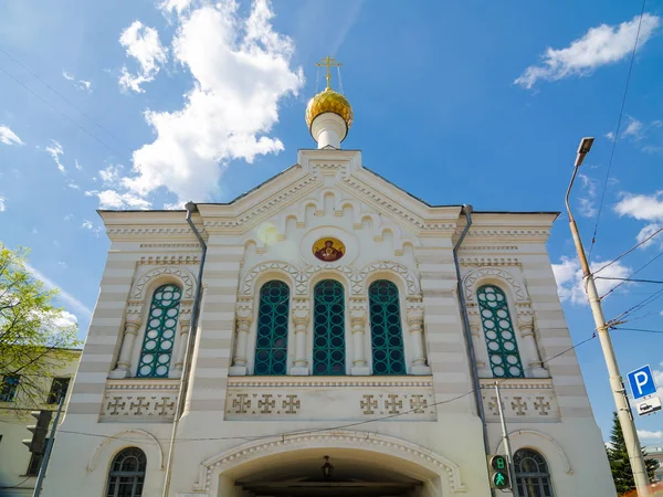 Власевский или Знаменская башня и Знаменская церковь — стоковое фото