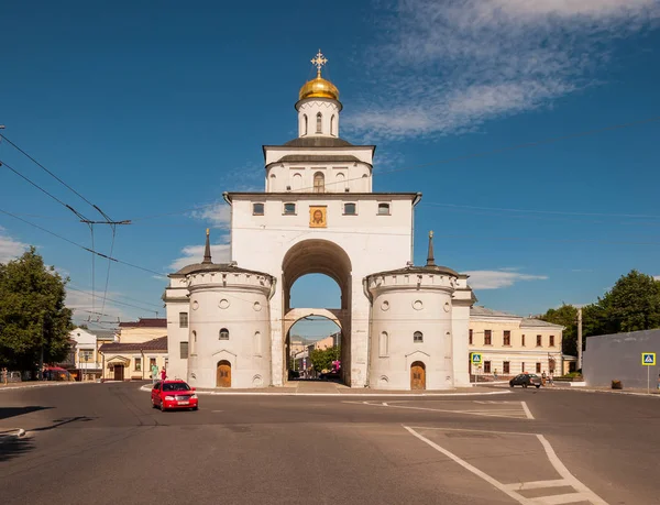 Золоті ворота Володимира були побудовані між 1158 і 1164 роками. Золотий перстень Росії — стокове фото