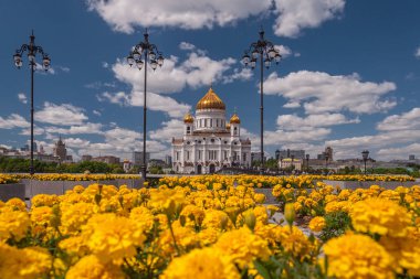 Patriarshy köprü ve Moskova'da kurtarıcı İsa Katedrali,