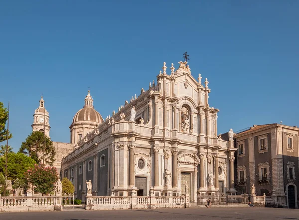 Piazza Duomo lub plac Katedralny z duomo katedra Santa Agata lub Catania w Katania — Zdjęcie stockowe