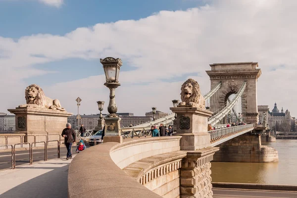 A Széchenyi Lánchíd a Dunán Budapesten — Stock Fotó