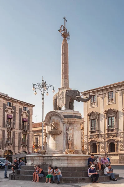 Fontänen av elefant på katedraltorget i Catania, Sicilien, Italien — Stockfoto