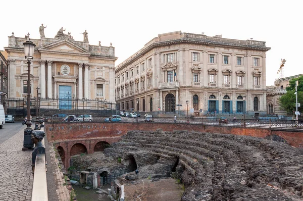 Pozůstatky římského amfiteátru na náměstí Stesicoro Catania, Itálie — Stock fotografie