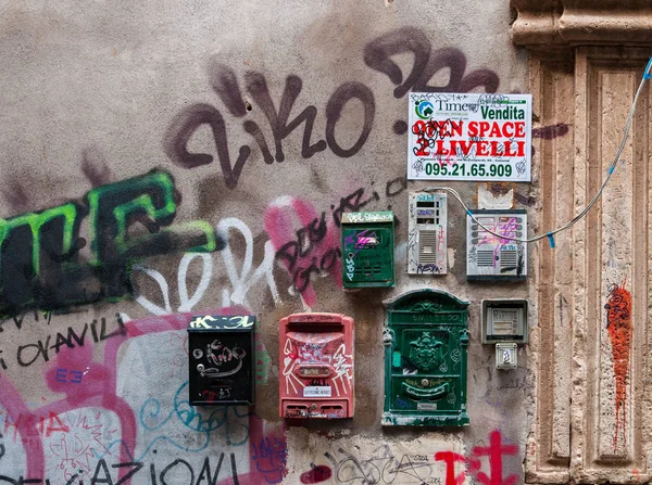 Vintage mailbox on the wall in Catania, Italy — Stock Photo, Image