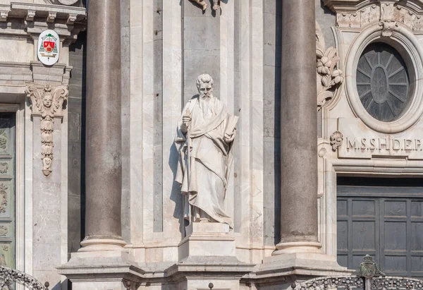 Nézd homlokzat és a Katedrális Szent Agatha Catania szobra — Stock Fotó