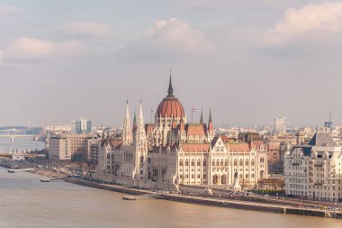 Budapeşte 'de Tuna Nehri kıyısında Macar Parlamentosu Binası