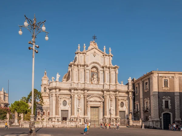 Piazza Duomo lub plac Katedralny z duomo katedra Santa Agata lub Catania w Katania — Zdjęcie stockowe