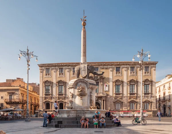 Fontänen av elefant på katedraltorget i Catania, Sicilien, Italien — Stockfoto