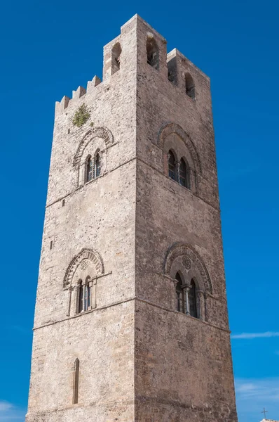 Vista del campanario de la Catedral de Erice en Sicilia, Italia . — Foto de Stock