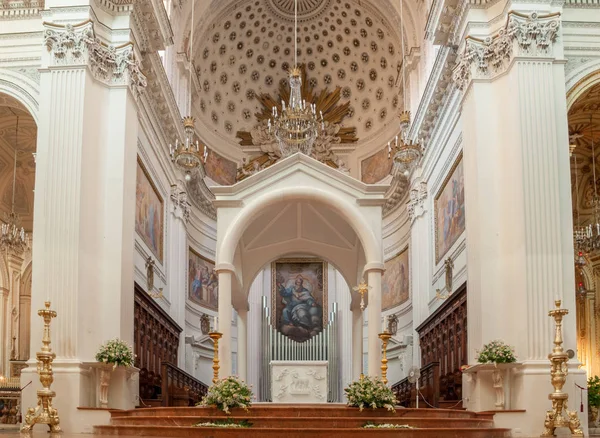 Interior de la Basílica de San Lorenzo el Mártir es la catedral de Trapani —  Fotos de Stock
