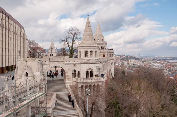 Una delle sette torri del Bastione dei Pescatori a Budapest — Foto Stock