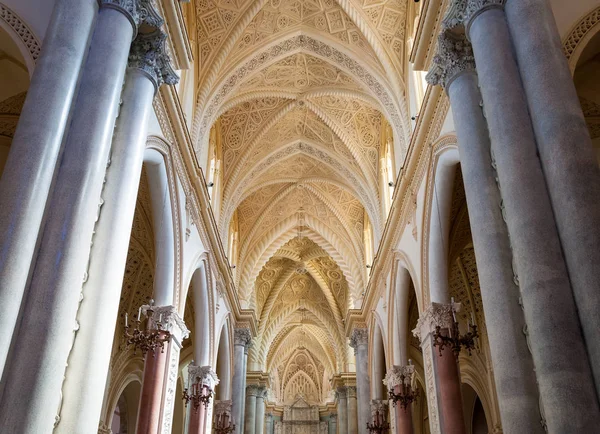 Wnętrze katedry Erice, w prowincji Trapani. Sycylia, Włochy — Zdjęcie stockowe