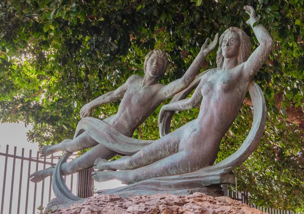 Bella statua in bronzo di Arethusa e Alfeo sull'isola di Ortigia a Siracusa, Sicilia — Foto Stock