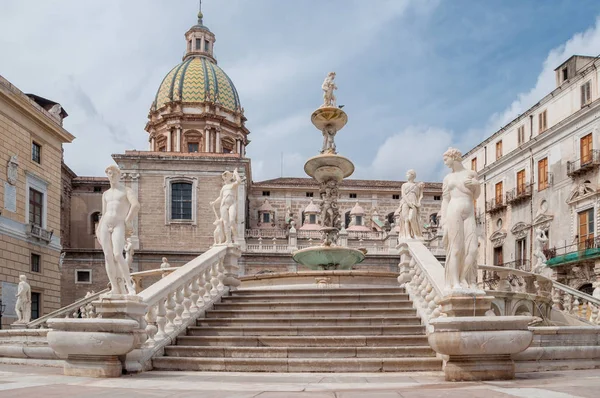 Piazza Pretoria egyike a központi terek Palermo, Szicília, Olaszország — Stock Fotó
