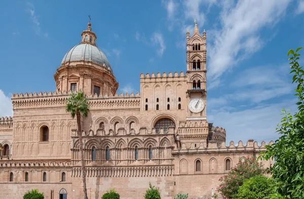 Catedral de Palermo é a igreja catedral da Igreja Católica Romana, localizada em Palermo, Sicília, Itália . — Fotografia de Stock