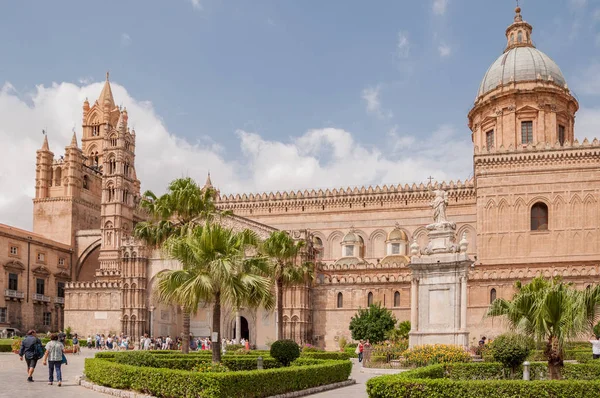 Catedral de Palermo é a igreja catedral da Igreja Católica Romana, localizada em Palermo, Sicília, Itália . — Fotografia de Stock