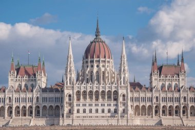 Budapeşte 'de Tuna Nehri kıyısında Macar Parlamentosu Binası