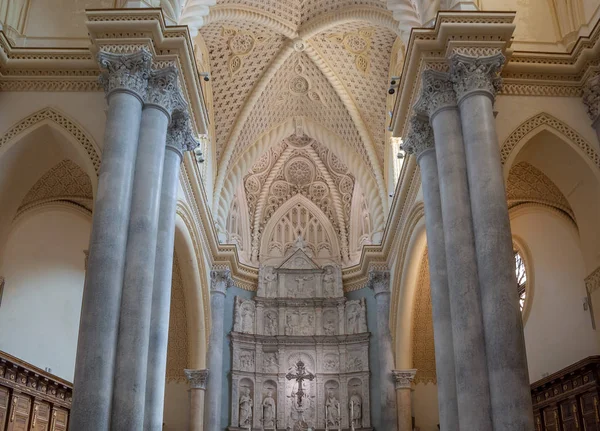 Интерьер кафедрального собора Эриче, провинция Трапани. Сицилия, Италия — стоковое фото