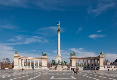 Heroes Square veya Hosok Tere Millennium anıtıdır bir Budapeşte'büyük kareler
