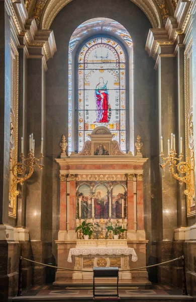 Interior de la iglesia católica romana Basílica de San Esteban. Budapest, Hungría —  Fotos de Stock