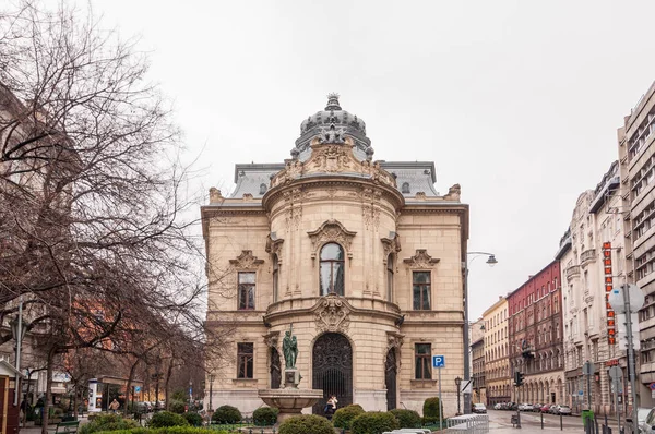 Митрополит Ервін сабо бібліотека є найбільшою мережею бібліотеки в Будапешті, Угорщина. — стокове фото