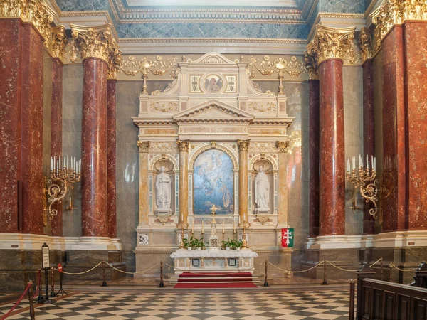 Interior de la iglesia católica romana Basílica de San Esteban. Budapest —  Fotos de Stock