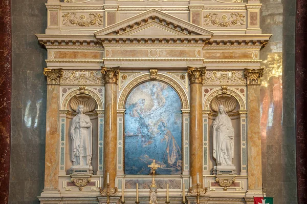 Interior de la iglesia católica romana Basílica de San Esteban. Budapest —  Fotos de Stock