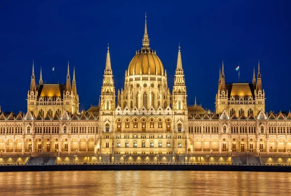Night view of the Hungarian Parliament Building on the bank of the Danube in Budapest, Hungary Stock Picture