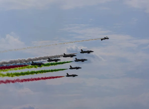 Uçak airshow içinde