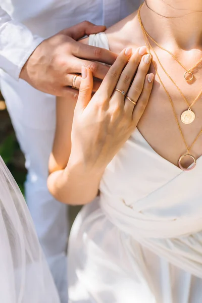 Hands with couple rings on their wedding day on an island — Stock Photo, Image