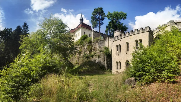 Замок Valdstejn (Wallenstein) в Богемії рай, Чехії — стокове фото