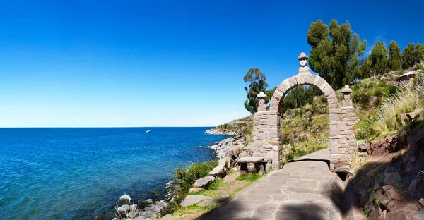 Titicaca gölü, Peru Taquile ada iç önde gelen taş kemer giriş 
