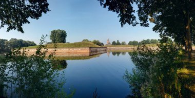Avrupa 'nın en iyi korunmuş kentlerinden biri olan Naarden' in dış tahkimatı. Hollanda 'da..