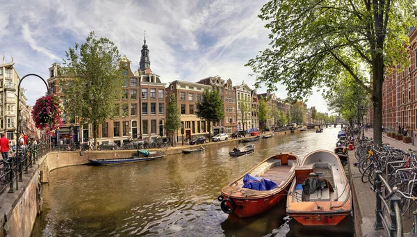 Amsterdam, Hollanda 'nın tipik görüşlerinden biri.