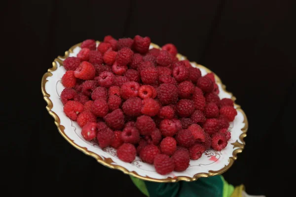 The  large  plate  with  ruspberry — Stock Photo, Image