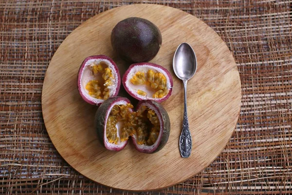 Pulping Segar Buah Maracuya Terbuat Dari Biji Bijian Dan Jus — Stok Foto