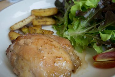 Karabiber ile tavuk göğsü biftek