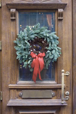 Noel çelenk ahşap kapı