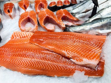 fileto ve onunla somon buz içinde çarşı