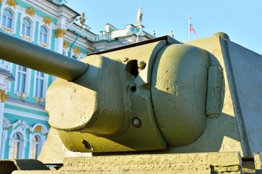 1941 Sovyet orta tank T-34 modeli kule üzerinde delik