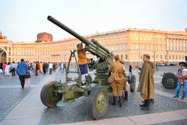 Stowe uçaksavar topu silah mürettebat asker üniforması toplar